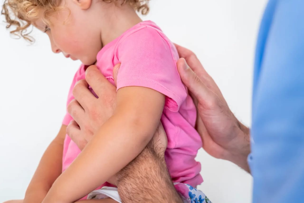Trattamento osteopatico biodinamico dedicato a una bambina