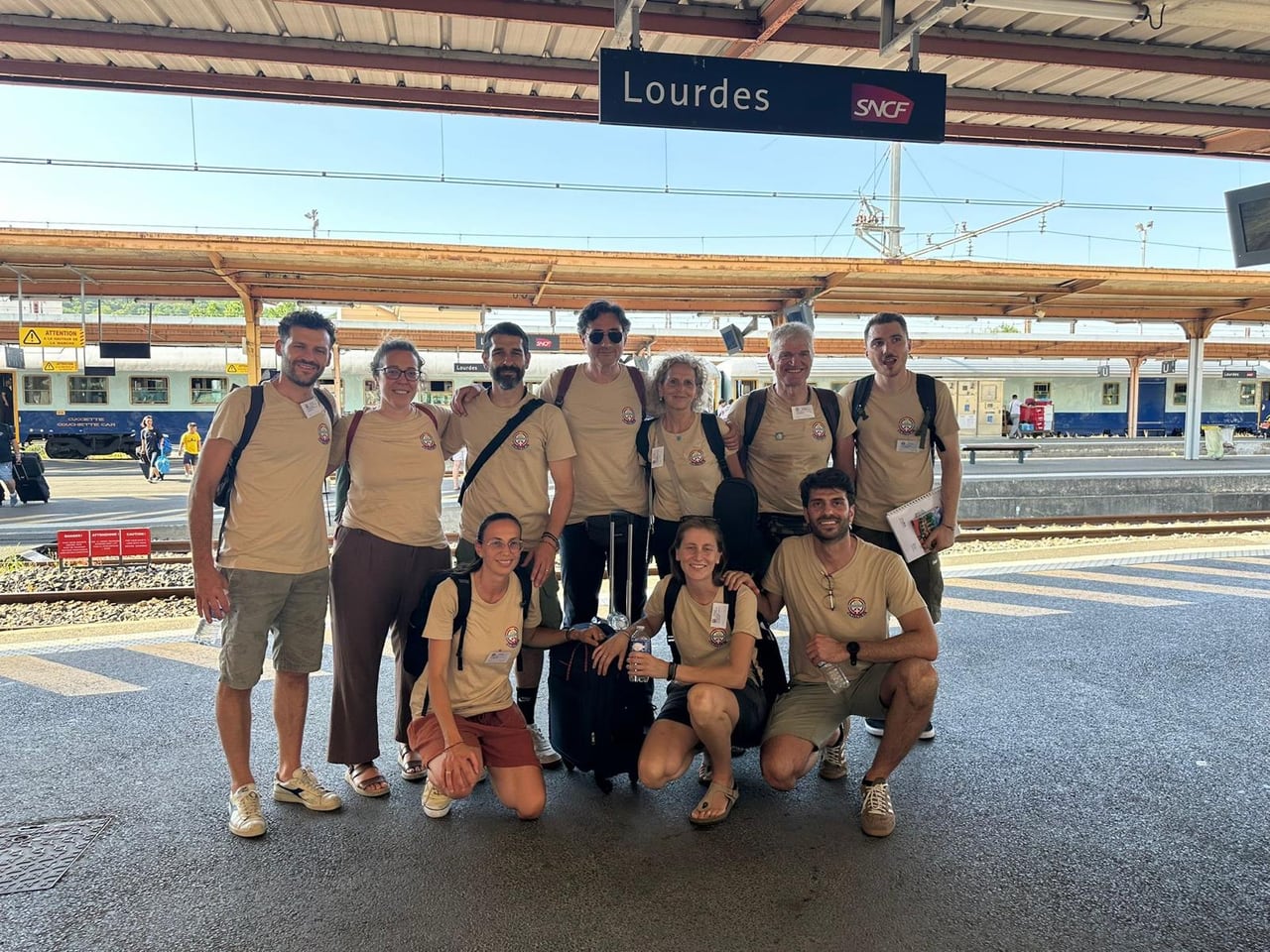 Il gruppo di osteopati volontari del progetto Il Treno dei Piccoli a Lourdes